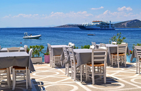 希腊 Styra Euboea 在海前的传统希腊酒馆