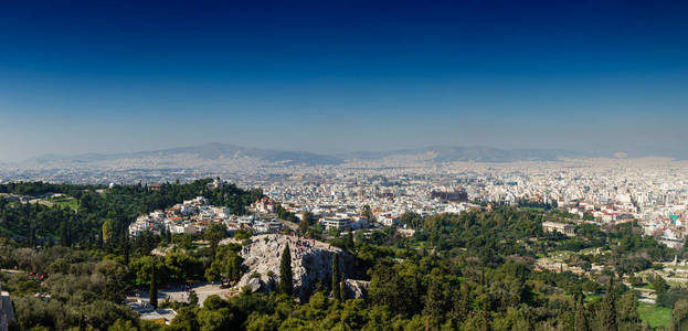 雅典城市的高视角从远处看, 希腊