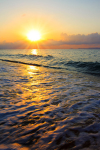 希腊海滩上美丽的日出