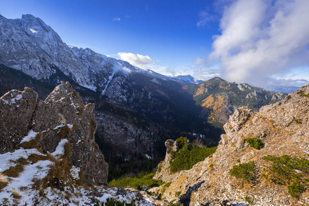 波兰冬季 Tatra 山萨尼亚斯卡拉城峰