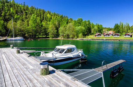 瑞典湖港在春天风景