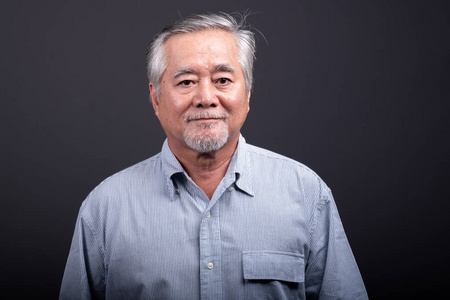 白胡子老爷爷图片