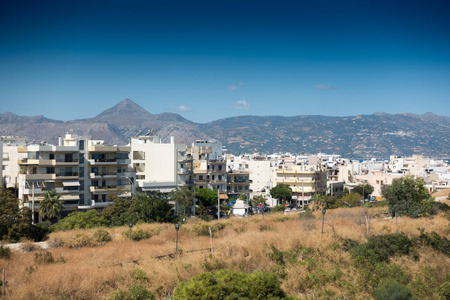 希腊伊拉克利翁的住宅建筑和山地景观