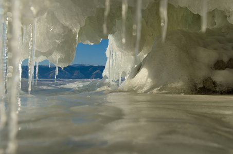 俄罗斯。东西伯利亚, 贝加尔湖。小海 Olkhon 岛的冰洞穴
