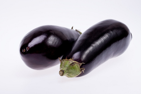 svart aubergine isolerad p vit bakgrund