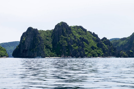 海中的岩石形成El Nido, 巴拉望, 菲律宾