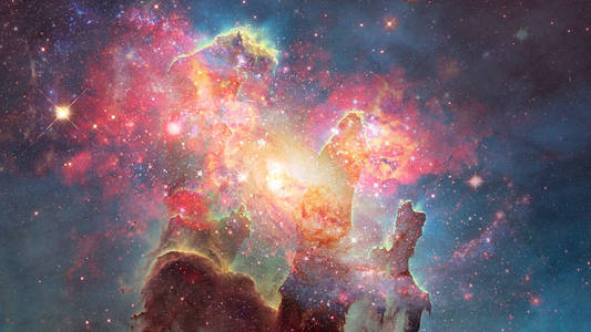太空中的星云和螺旋星系。由 Nasa 提供的这幅图像的元素