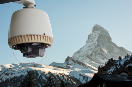 与马特宏峰雪山区的 cctv 摄像机或监视运行