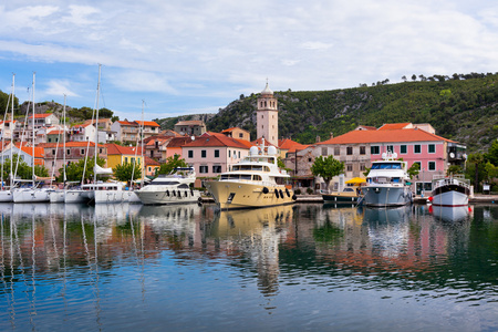 skradin 是克罗地亚历史悠久的小城