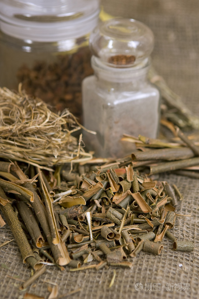 干草药,不同的药材 柳树树皮医疗
