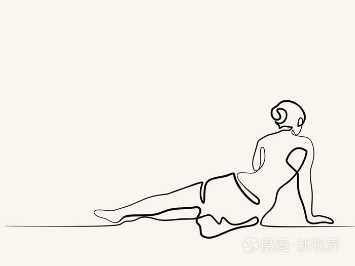 美丽的女人躺在她的身边