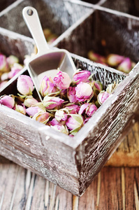 小干芽的玫瑰, 茶, karkade, 在木箱, 选择性重点