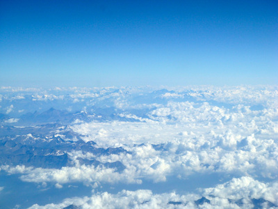 山和从天空的云