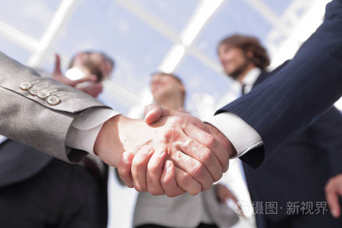在前台. 业务合作伙伴的握手