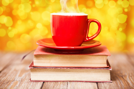 书籍和一杯咖啡
