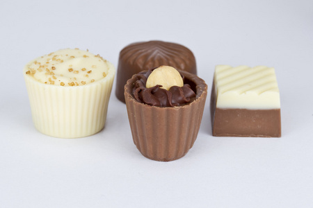 白巧克力和牛奶巧克力图片