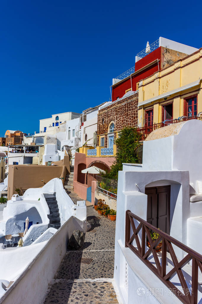 圣托里尼希腊在悬崖上的传统基克拉迪伊亚圣托里尼的房子风景如画的