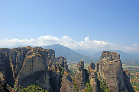 美丽的风景景观的惊人的山和岩石在米特奥拉, 希腊