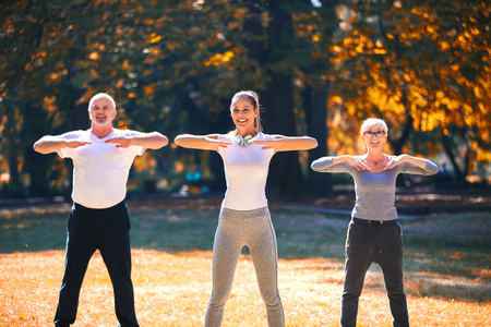 户外活动, 健康的生活方式, 强壮的身体, 适合身材.时尚现代的运动装.