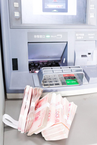  元从 atm 提款很多