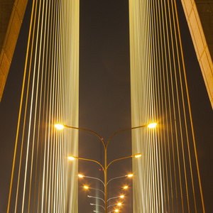 从桥上的灯光图片