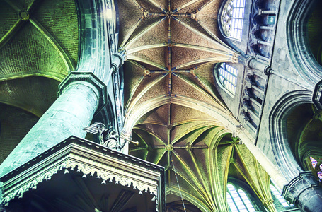 在比利时的哥特式教堂拱