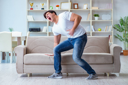 胃不好生病的人在家中遭受感染和胃不好照片