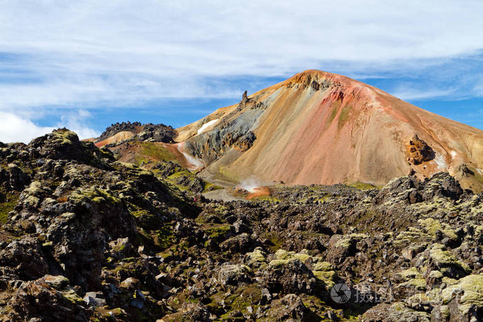 冰岛山风景。Landmannalaugar geotermal 地区的熔岩场和山脉。Laugavegur 足迹的其中一个部分