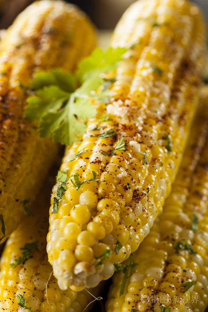 美味烤制的墨西哥玉米