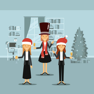 穿着正式服装的妇女庆祝圣诞节与香槟和所有的圣诞帽子在多彩的场面在家里