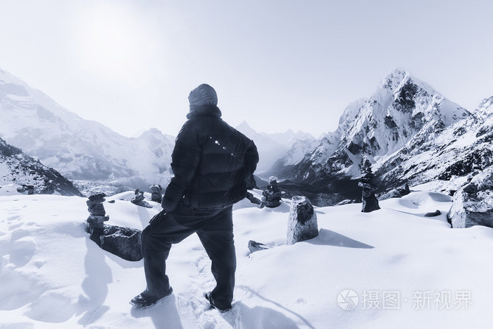 登山: 登山运动员在喜马拉雅山山顶上