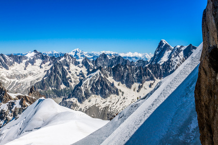 查看上阿尔卑斯从钻头 du midi，夏蒙尼