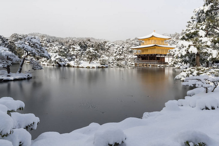 冬雪金阁寺禅寺