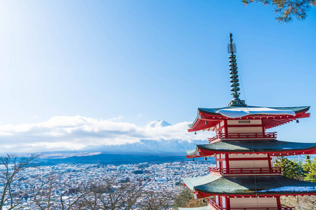 秋天的时候，吉田 Chureito Pagoda 与富士山