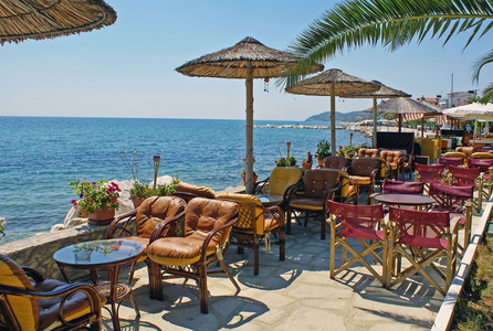 传统希腊自助餐厅在希腊的海滩