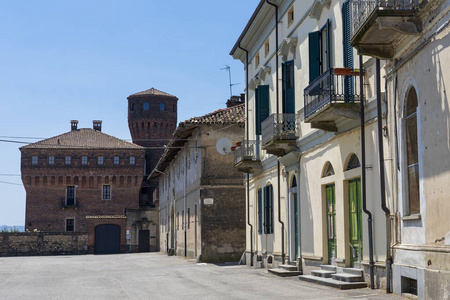 中世纪城堡在圣 Genuario, 历史村庄在 Vercelli 附近, 山麓, 意大利