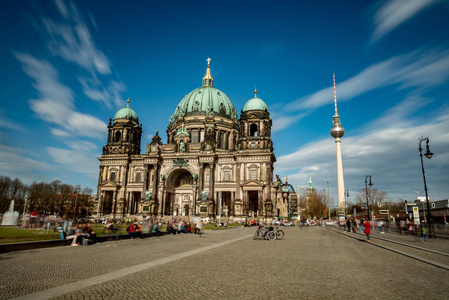 柏林大教堂与 televesion 塔在很长时间 e