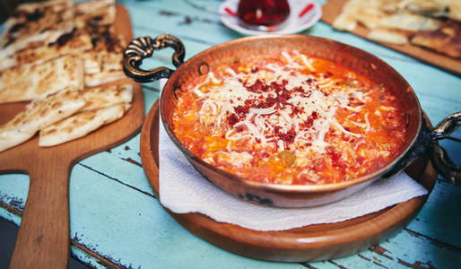 由鸡蛋和西红柿制成的传统土耳其食品 menemen