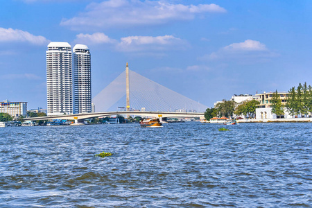 曼谷市中心景观从湄南河, 泰国