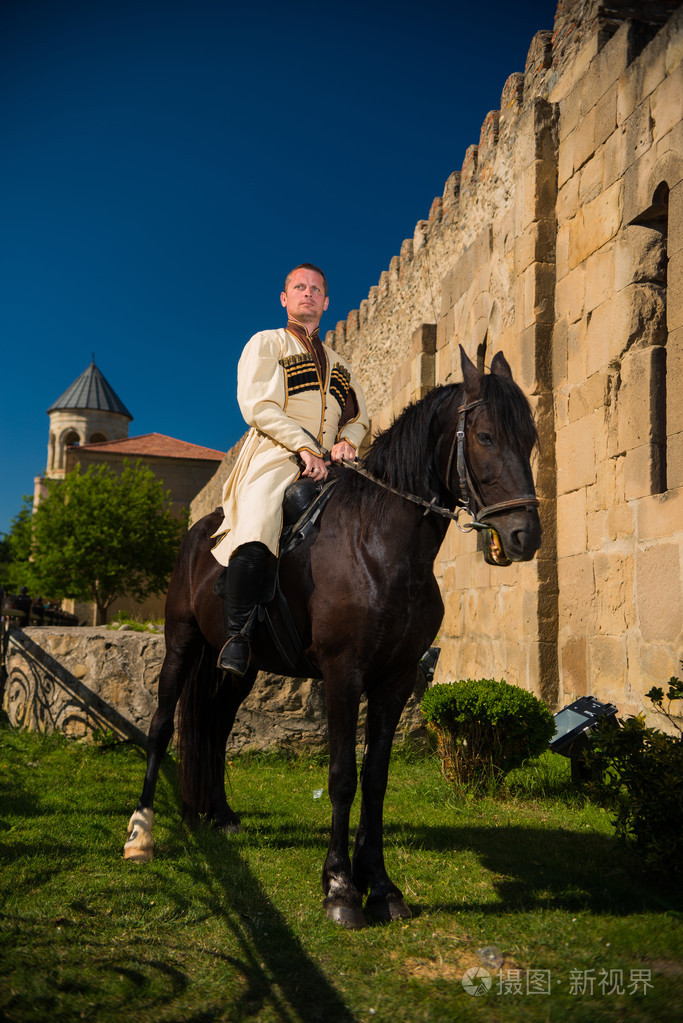 格鲁吉亚 erisioni 的民族歌舞合奏