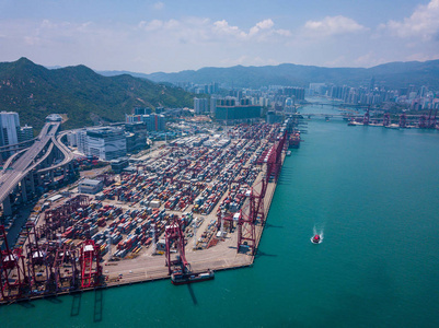 的容器的货柜船码头的暮光之城现场多彩的货柜堆放在港口货运终端对 b