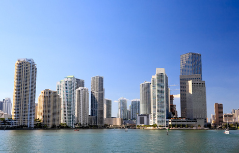 在市中心的高层建筑迈阿密