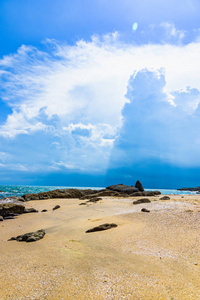 位于越南的岩石美丽的中国南海海岸海滩海岸线