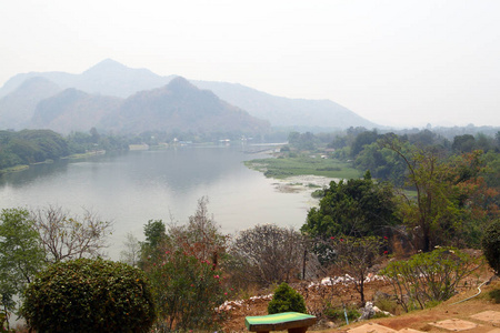 从观景台欣赏桂河的美景。泰国北碧府