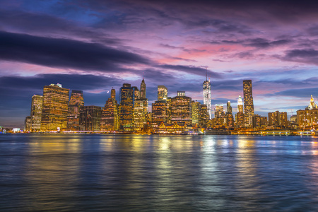 日落时曼哈顿的全景