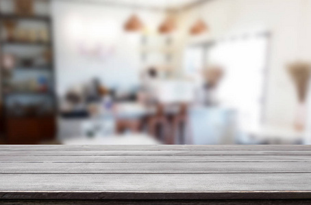 选定的重点空褐色的木制圆桌和咖啡厅或餐厅模糊与景图像的背景。为您的蒙太奇或产品显示器