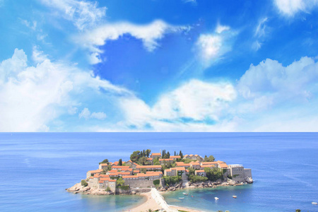 美丽的景色的圣斯特凡 Sveti Stefan 岛度假村在布德瓦的里维埃拉，布德瓦，黑山在阳光明媚的一天