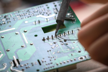 零售仪器电子设备,锡焊接零件的修复照片