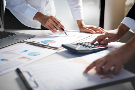 合作伙伴会议的商务人员同事咨询和 d照片