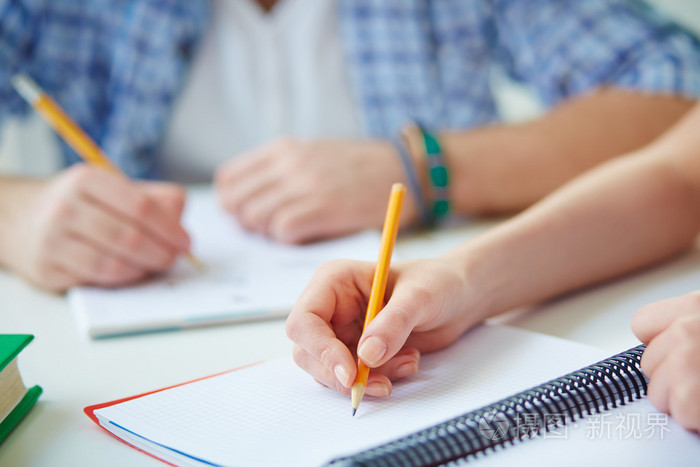 学生对写作讲座照片-正版商用图片071c27-摄图新视界